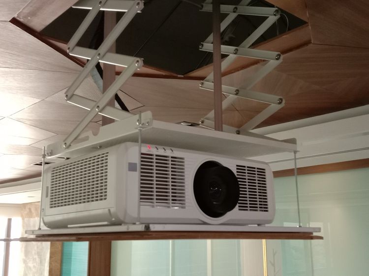 อุปกรณ์เพื่อการประชุมและนำเสนอ เครื่องฉาย ( Projector) 