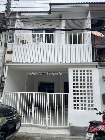 ขายทาวน์เฮ้าส์ 2 ชั้น  หมู่บ้านปัณณธร 3  พรประภานิมิต ตกแต่งครบ ติดถนนหลักของหมู่บ้าน ไม่มีค่าส่วนกลาง 