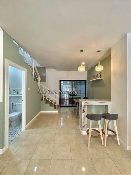 ขายทาวน์เฮ้าส์ 2 ชั้น  หมู่บ้านปัณณธร 3  พรประภานิมิต ตกแต่งครบ ติดถนนหลักของหมู่บ้าน ไม่มีค่าส่วนกลาง  รูปที่ 2