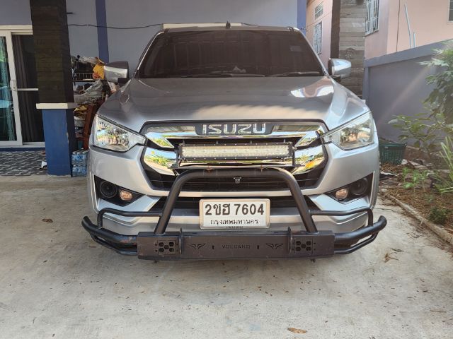รถ Isuzu D-MAX 1.9 L สี บรอนซ์เงิน