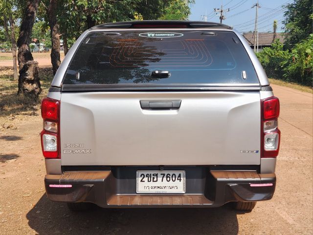 Isuzu D-MAX 2022 1.9 L Van ดีเซล เกียร์อัตโนมัติ บรอนซ์เงิน รูปที่ 4