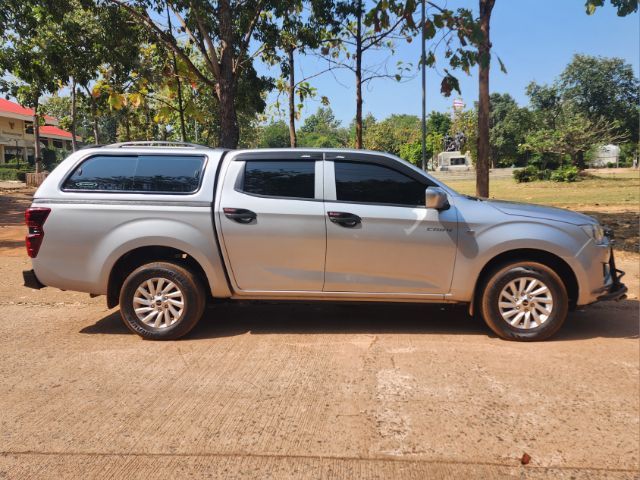 Isuzu D-MAX 2022 1.9 L Van ดีเซล เกียร์อัตโนมัติ บรอนซ์เงิน รูปที่ 2