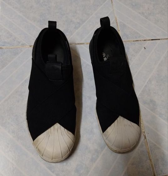 รองเท้าAdidas