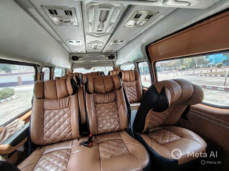 รถ Toyota Commuter 2.7 สี ขาว