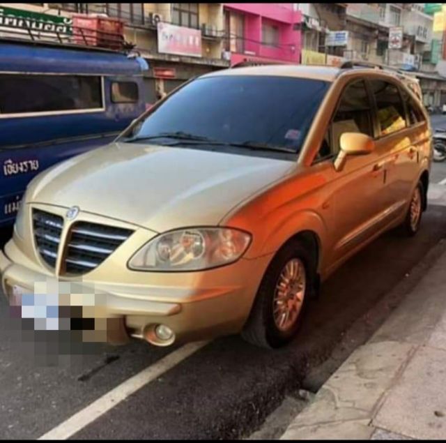 รถ Ssangyong Stavic 2.7 SV270 STD สี บรอนซ์ทอง