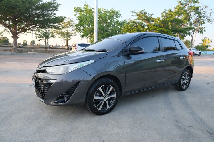 Toyota Yaris 2019 1.2 G Plus Sedan เบนซิน ไม่ติดแก๊ส เกียร์อัตโนมัติ เทา รูปที่ 3