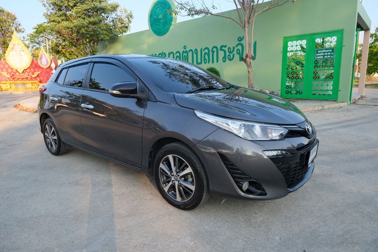 รถ Toyota Yaris 1.2 G Plus สี เทา