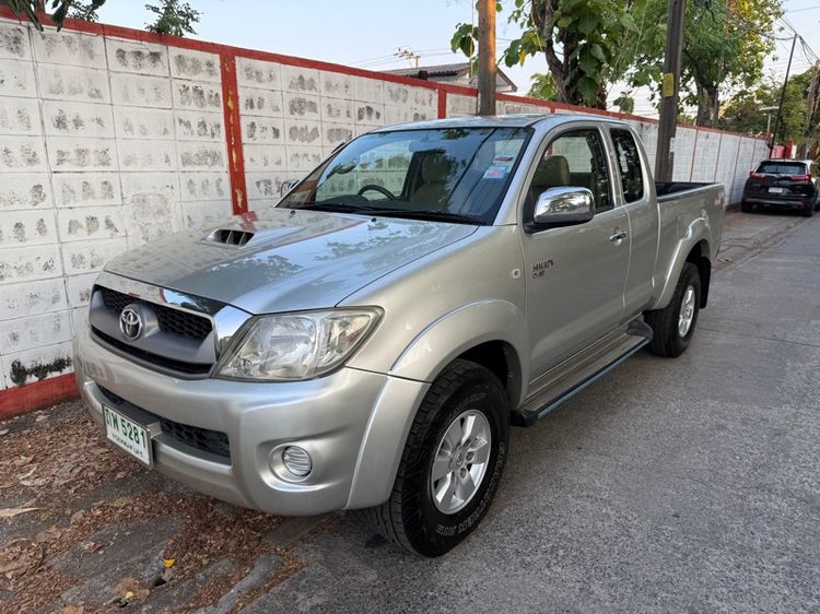 รถ Toyota Hilux Vigo 2.5 E 4WD สี บรอนซ์เงิน