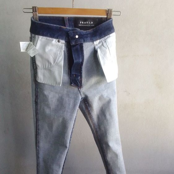 FRAY I.D ยีนส์ญี่ปุ่นแท้
ทรงสวยเข้ารูป ผ้ายืดใส่สบาย
ใส่แล้วหุ่นเป๊ะมาก รูปที่ 9