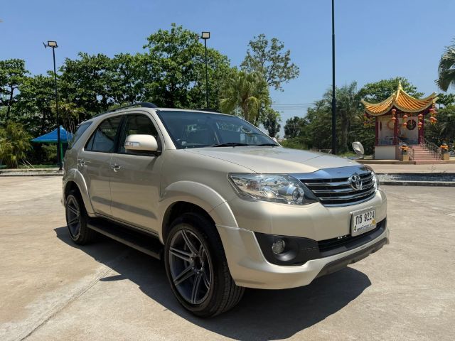 Toyota Fortuner 2012 2.7 V 2WD Champ Midnight Shine Van เบนซิน LPG เกียร์อัตโนมัติ บรอนซ์ทอง รูปที่ 4