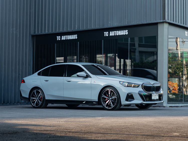 BMW Series 5 2025 520d Sedan ดีเซล ไม่ติดแก๊ส เกียร์อัตโนมัติ เทา