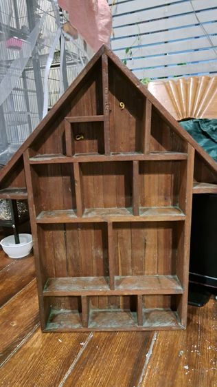 ชั้นวางของไม้สักตึกเก่า