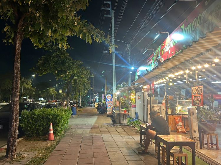 เซ้งร้านอาหารอีสาน-ก๋วยเตี๋ยว ย่านพรานนกตัดใหม่ จรัญสนิทวงศ์ มีบริษัทเยอะใกล้ร้าน