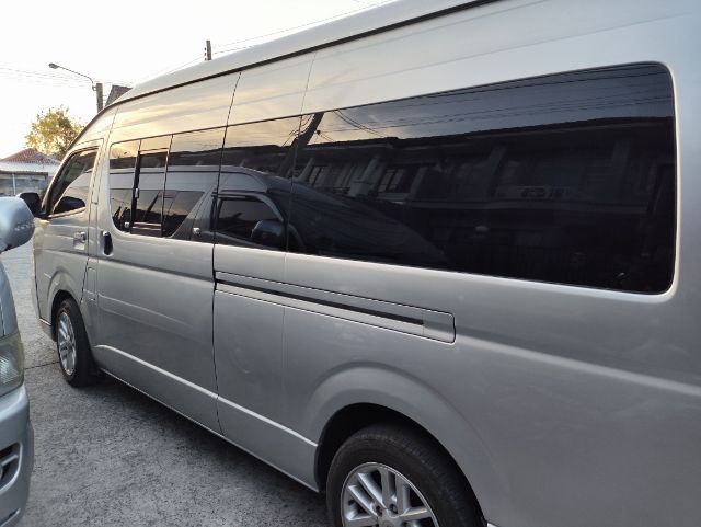 รถ Toyota Commuter 2.5 สี เทา