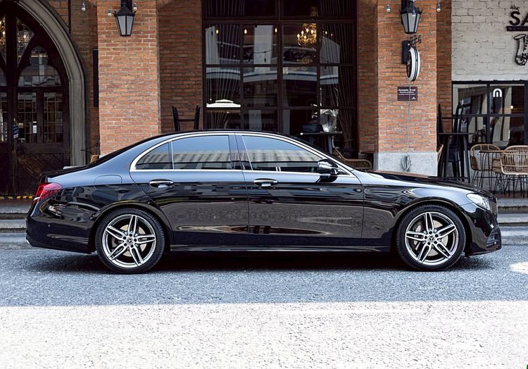 Mercedes-Benz E-Class 2019 E350 AMG Sedan เบนซิน ไม่ติดแก๊ส เกียร์อัตโนมัติ ดำ รูปที่ 4