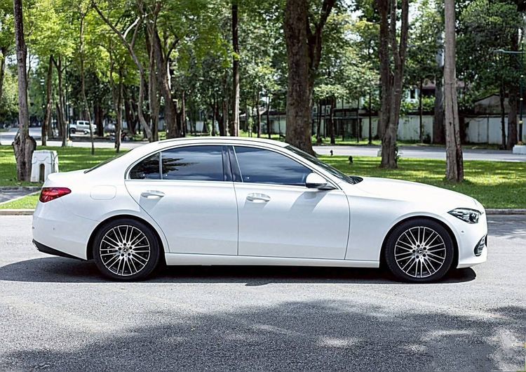 Mercedes-Benz C-Class 2022 C220 Sedan ดีเซล ไม่ติดแก๊ส เกียร์อัตโนมัติ ขาว รูปที่ 4