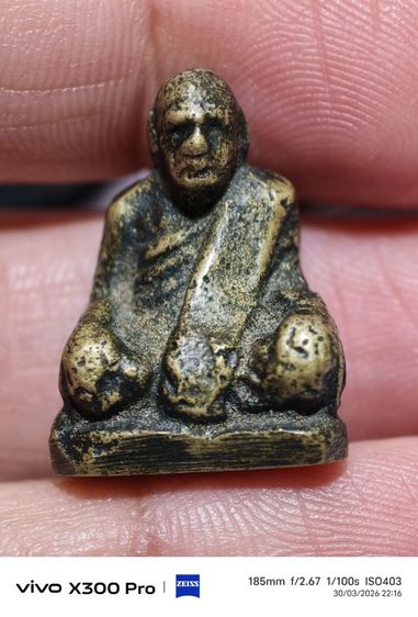 พระรูปหล่าเก่าๆพนะเก็บของตาคะแบ่งให้บูชาคะ