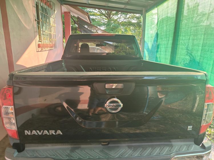 Nissan Navara 2018 2.5 S King Cab Pickup ดีเซล เกียร์ธรรมดา ดำ รูปที่ 2