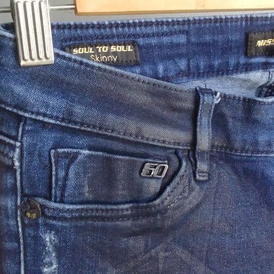 ตัวนี้เป็นยีนส์แบรนด์ MISS SIXTY ซึ่งถือว่าเป็นแบรนด์แฟชั่นผู้หญิงระดับกลาง-ค่อนบน  ราคามือหนึ่งค่อนข้างสูง
 รูปที่ 4
