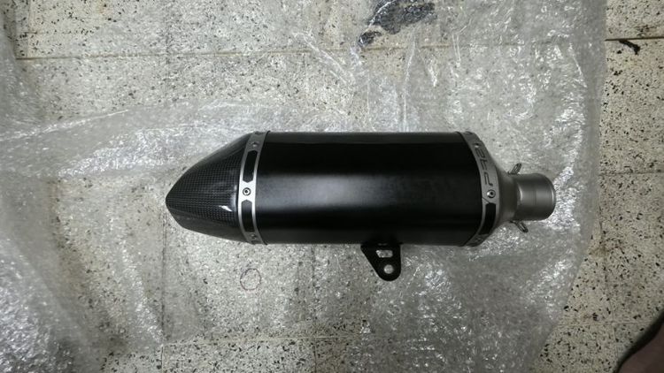 ปลายท่อ pr2 สีดำพาวเดอร์โค้ท ยาว 30 cm คอ 2 นิ้วปลาย 2 นิ้วมีอุปกรณ์ จุกลดเสียงและสปิงยึดคอท่อ สามารถนำไปขึ้นคอท่อได้ ซื้อมาไม่ได้ใช้งาน รูปที่ 2