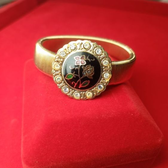 จิวเวอรี่ สร้อยข้อมือ 🔖ข้อมือสปริงสีทอง แต่งกังไสลายดอกไม้ ของจริงสวยมาก งานจากต่างประเทศ