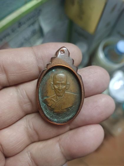 พระเหรียญ พร้อมเลี่ยมกรอบเก่า
