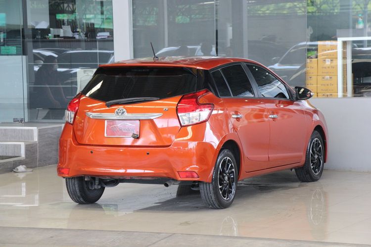 Toyota Yaris 2017 1.2 G Sedan เบนซิน ไม่ติดแก๊ส เกียร์อัตโนมัติ ส้ม รูปที่ 2