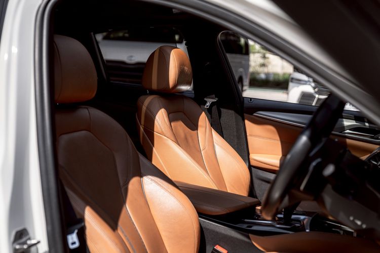 BMW Series 5 2018 530e Sedan เบนซิน ขาว รูปที่ 3