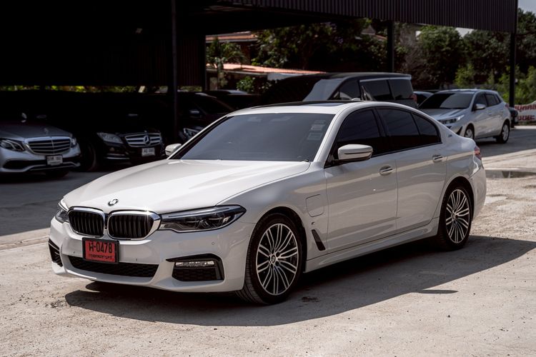 BMW Series 5 2018 530e Sedan เบนซิน ขาว