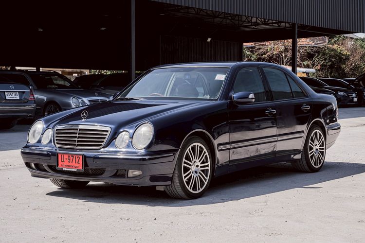 รถ Mercedes-Benz E-Class E230 สี น้ำเงิน