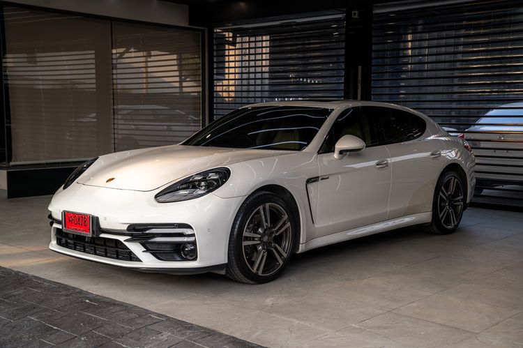 รถ Porsche Panamera 3.0 สี ขาว