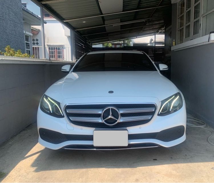 Mercedes-Benz E-Class 2018 E350 Sedan ปลั๊กอินไฮบริด (PHEV) เกียร์อัตโนมัติ ขาว รูปที่ 2