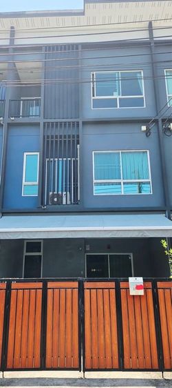 ขายทาว์นโฮม 3 ชั้น  ม.สัมมากร อเวนิว สุวรรณภูมิ