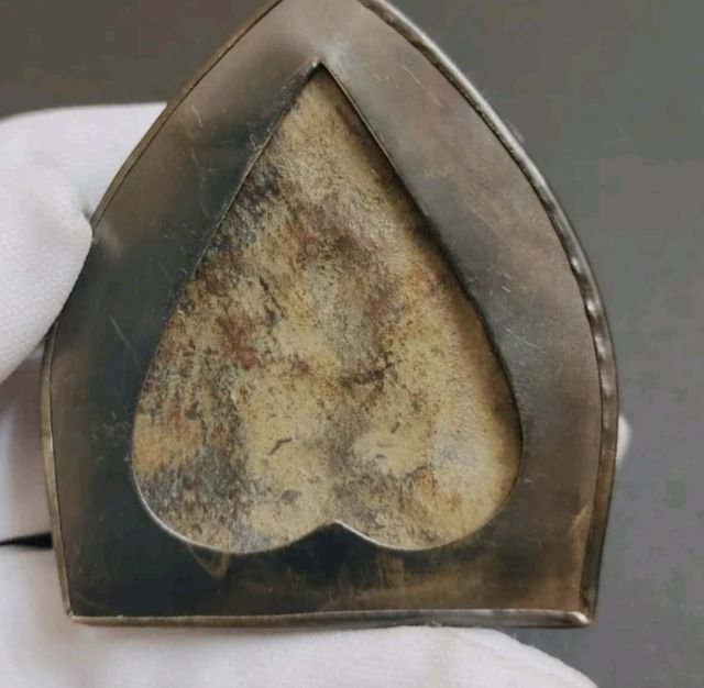 เชิญกดเลื่อนชมภาพ พระกรุเก่า แปลกมีเพียง 7 ชิ้น  รูปที่ 3