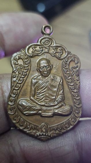 เหรียญหลวงปู่ทิมวัดระหารไร่ปี2518 รูปที่ 2