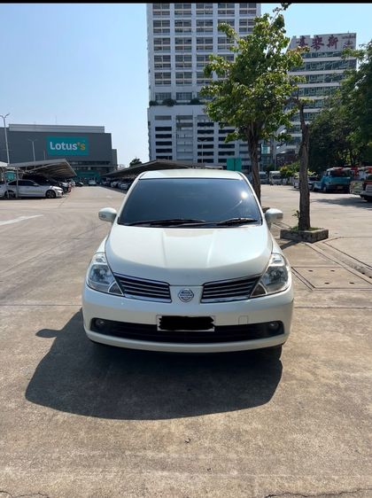 รถ Nissan Tiida 1.6 S สี ขาว