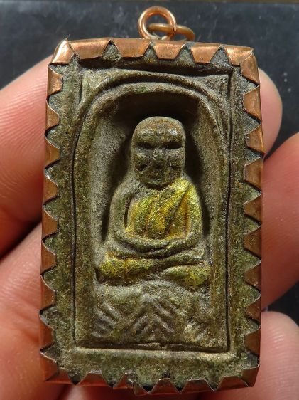 พระผงสี่เหลี่ยมเลี่ยมเก่า