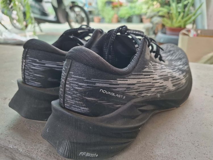 ปล่อยต่อ Asics Novablast 3 สนใจสินค้าติดต่อ 084 526 2220 จัดส่งได้ทันที รูปที่ 2