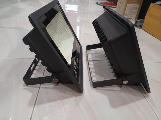 โคมไฟ EVE LED 300W AC 220V อันสภาพสวย มือสอง ขายคู่ สายตัดมา ต้องไปต่อใหม่ รูปที่ 6