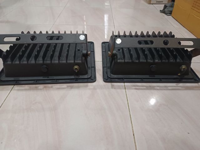 โคมไฟ EVE LED 300W AC 220V อันสภาพสวย มือสอง ขายคู่ สายตัดมา ต้องไปต่อใหม่ รูปที่ 3