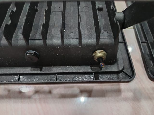 โคมไฟ EVE LED 300W AC 220V อันสภาพสวย มือสอง ขายคู่ สายตัดมา ต้องไปต่อใหม่ รูปที่ 5