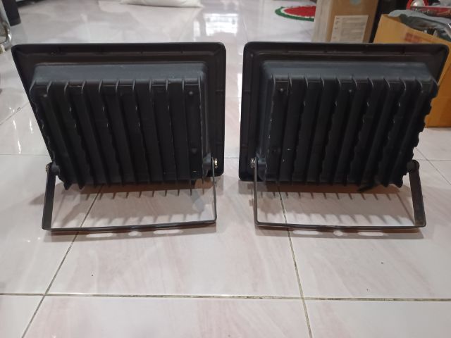 โคมไฟ EVE LED 300W AC 220V อันสภาพสวย มือสอง ขายคู่ สายตัดมา ต้องไปต่อใหม่ รูปที่ 2