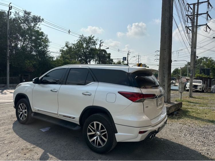 Toyota Fortuner 2015 2.8 V 4WD Utility-car ดีเซล ไม่ติดแก๊ส เกียร์อัตโนมัติ ขาว รูปที่ 4