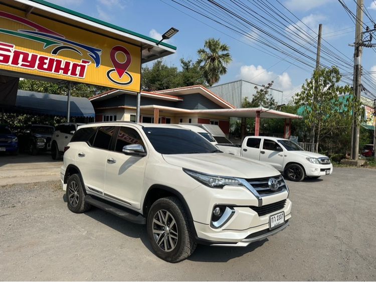 Toyota Fortuner 2015 2.8 V 4WD Utility-car ดีเซล ไม่ติดแก๊ส เกียร์อัตโนมัติ ขาว รูปที่ 3