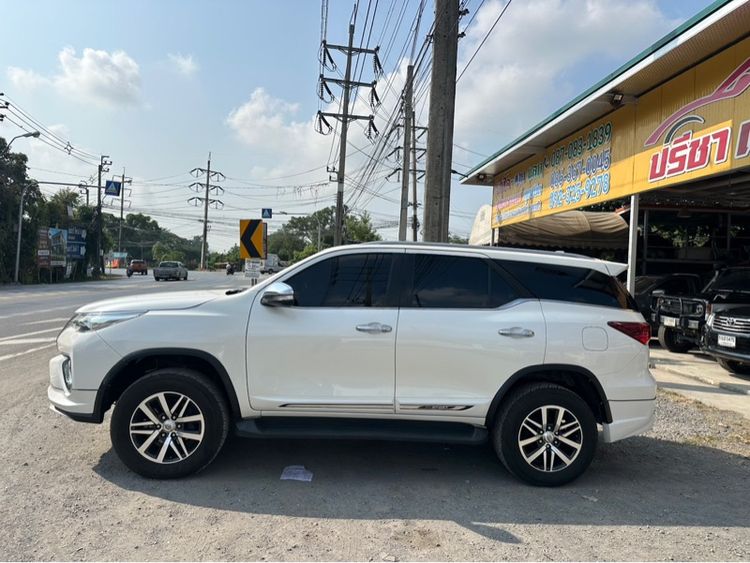 Toyota Fortuner 2015 2.8 V 4WD Utility-car ดีเซล ไม่ติดแก๊ส เกียร์อัตโนมัติ ขาว รูปที่ 2