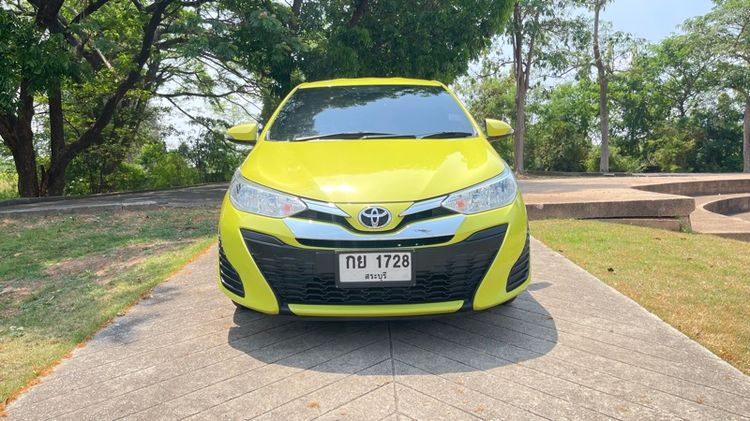 รถ Toyota Yaris 1.2 E สี เขียว