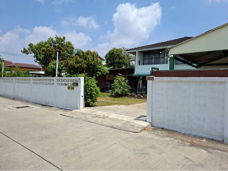 ขายที่ดิน 162 ตรว พร้อมบ้าน