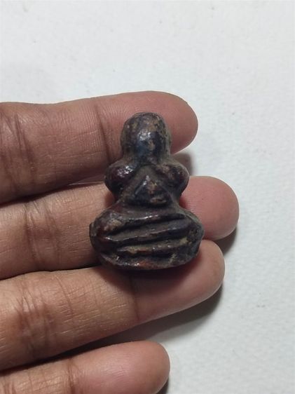 พระปิดตาเนื้อผงลงรัก