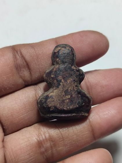 พระปิดตาเนื้อผงลงรัก รูปที่ 2