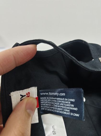 🧢 Tommy Hilfiger Cap (สีดำ โลโก้แถบธง)
🔥 ของแท้ สภาพสวย ใส่ได้ทุกลุค
💥 จุดเด่น
โลโก้ธงคลาสสิก ดูแพง ใส่ง่าย
สีดำแมทช์ได้ทุกชุด
 รูปที่ 3